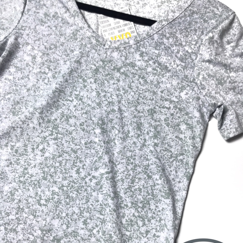 gray printed vneck short sleeves LuLaRoe Iris NWT